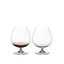 RIEDEL Vinum verre à Brandy rempli avec une boisson sur fond blanc