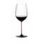 RIEDEL Black Series Collector's Edition Bordeaux Grand Cru riempito con una bevanda su sfondo bianco