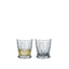 RIEDEL Tumbler Collection Fire Whisky riempito con una bevanda su sfondo bianco