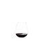RIEDEL The O Wine verre à vin Pinot Noir du nouveau monde rempli avec une boisson sur fond blanc