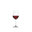 SPIEGELAU Salute Rotweinglas gefüllt mit einem Getränk auf weißem Hintergrund
