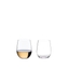 RIEDEL O Wine Tumbler Viognier/Chardonnay gefüllt mit einem Getränk auf weißem Hintergrund