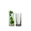 RIEDEL Drink Specific Glassware Highball Glass riempito con una bevanda su sfondo bianco