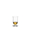 RIEDEL Vinum Single Malt Whisky gefüllt mit einem Getränk auf weißem Hintergrund