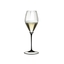 RIEDEL Fatto A Mano Performance Champagne Glass - black stem rempli avec une boisson sur fond blanc