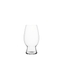 SPIEGELAU Craft Beer Glasses Witbier Glas gefüllt mit einem Getränk auf weißem Hintergrund