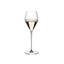 RIEDEL Veloce Champagne Wine Glass rempli avec une boisson sur fond blanc