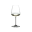 RIEDEL Winewings Verre à Champagne rempli avec une boisson sur fond blanc