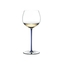 RIEDEL Fatto A Mano Chardonnay (im Fass gereift) - Dunkelblau gefüllt mit einem Getränk auf weißem Hintergrund