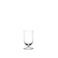 RIEDEL Sommeliers Single Malt Whisky rempli avec une boisson sur fond blanc