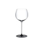 RIEDEL Fatto A Mano Black Tie Chardonnay riempito con una bevanda su sfondo bianco