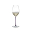 RIEDEL Fatto A Mano Champagne Wine Glass - opal violet rempli avec une boisson sur fond blanc