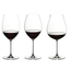 RIEDEL Veritas lot de dégustation « Vin rouge » rempli avec une boisson sur fond blanc