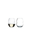 RIEDEL Swirl White Wine rempli avec une boisson sur fond blanc