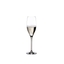 RIEDEL Vinum Cuvée Prestige gefüllt mit einem Getränk auf weißem Hintergrund