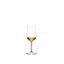 RIEDEL Sommeliers verre à Cognac VSOP rempli avec une boisson sur fond blanc