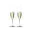 RIEDEL Vinum Champagner Flöte gefüllt mit einem Getränk auf weißem Hintergrund