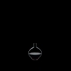 RIEDEL Dekanter Marne gefüllt mit einem Getränk auf schwarzem Hintergrund