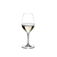 RIEDEL Vinum Restaurant Champagne Wine Glass con bebida en un fondo blanco