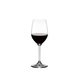 RIEDEL Wine Riesling/Zinfandel gefüllt mit einem Getränk auf weißem Hintergrund