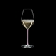 RIEDEL Fatto A Mano Champagne Wine Glass Pink R.Q. con bebida en un fondo negro