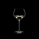 RIEDEL Extreme Chardonnay (im Fass gereift) gefüllt mit einem Getränk auf schwarzem Hintergrund