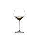 RIEDEL Heart To Heart Chardonnay (im Fass gereift) gefüllt mit einem Getränk auf weißem Hintergrund