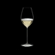 RIEDEL Superleggero Champagner Weinglas gefüllt mit einem Getränk auf schwarzem Hintergrund