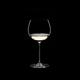RIEDEL Veritas Restaurant Oaked Chardonnay con bebida en un fondo negro