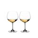 RIEDEL Vinum Chardonnay (im Fass gereift)/Montrachet gefüllt mit einem Getränk auf weißem Hintergrund
