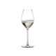 RIEDEL Fatto A Mano Champagner Weinglas Weiß gefüllt mit einem Getränk auf weißem Hintergrund