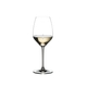 RIEDEL Extreme Restaurant Riesling/Sauvignon Blanc Eiche 0,1l + 0,2l gefüllt mit einem Getränk auf weißem Hintergrund