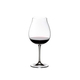 RIEDEL Restaurant Neue Welt Pinot Noir gefüllt mit einem Getränk auf weißem Hintergrund