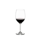 RIEDEL Wine Cabernet/Merlot gefüllt mit einem Getränk auf weißem Hintergrund