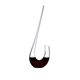 RIEDEL Dekanter Winewings R.Q. gefüllt mit einem Getränk auf weißem Hintergrund
