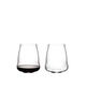 Two SL RIEDEL Stemless Wings Pinot Noir/Nebbiolo glasses on a white background. The SL RIEDEL Stemless Wings Pinot Noir/Nebbiolo glass on the left side is filled with red wine, the other one is unfilled.