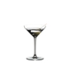 RIEDEL Extreme Martini gefüllt mit einem Getränk auf weißem Hintergrund