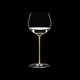 RIEDEL Fatto A Mano Chardonnay (im Fass gereift) Gelb R.Q. gefüllt mit einem Getränk auf schwarzem Hintergrund