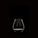 RIEDEL Tumbler Collection Mehrzweckglas gefüllt mit einem Getränk auf schwarzem Hintergrund
