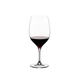 RIEDEL Grape@RIEDEL Cabernet/Merlot gefüllt mit einem Getränk auf weißem Hintergrund