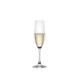 SPIEGELAU Winelovers Champagne Flute gefüllt mit einem Getränk auf weißem Hintergrund