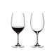 2 RIEDEL Vinum Cabernet Sauvignon/Merlot glasses stand side by side. The glass on the left side is filled with red wine, the other one is unfilled.