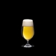 RIEDEL Bar Bier gefüllt mit einem Getränk auf schwarzem Hintergrund