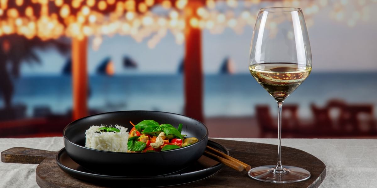The best wine to drink with Red Thai Curry | RIEDEL France