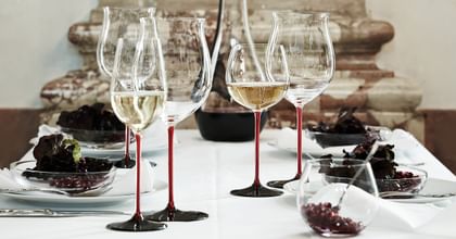 Fatto a Mano glassware on table