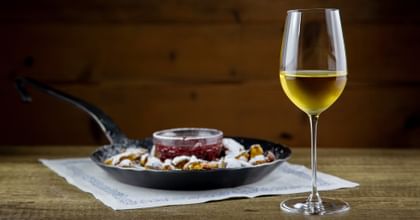 RIEDEL wine glass next to classic Austrian dish