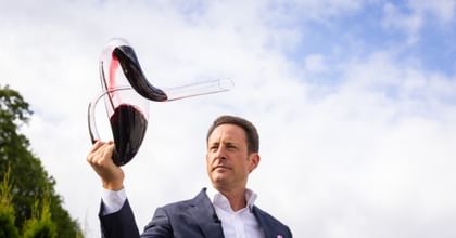 Maximilian J. Riedel decanting red wine in RIEDEL Mamba