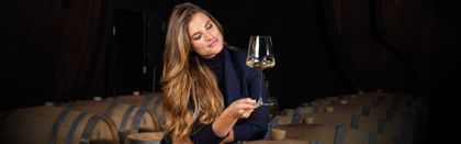 woman holding RIEDEL Winewings glass