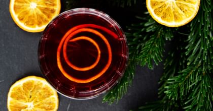 RIEDEL Tumbler Collection Optical O Long Drink from above with winter decoration