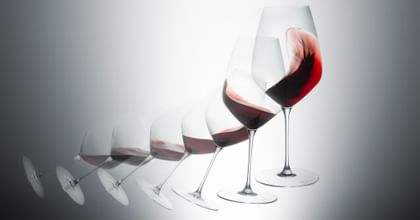 RIEDEL Veloce Syrah in flying motion